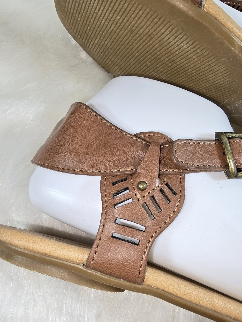 Curfew Norca Women’s Brown T-strap Studded/ Laser-cut Sandals - Picture 4 of 10